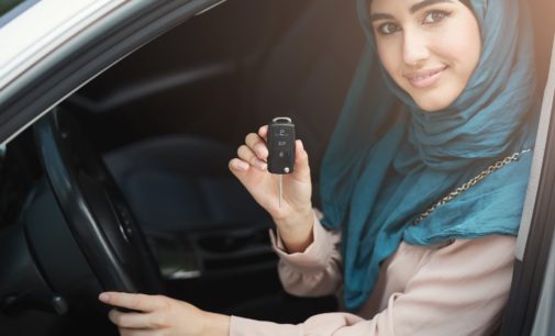 Arabische Frauen dürfen jetzt auch Auto fahren